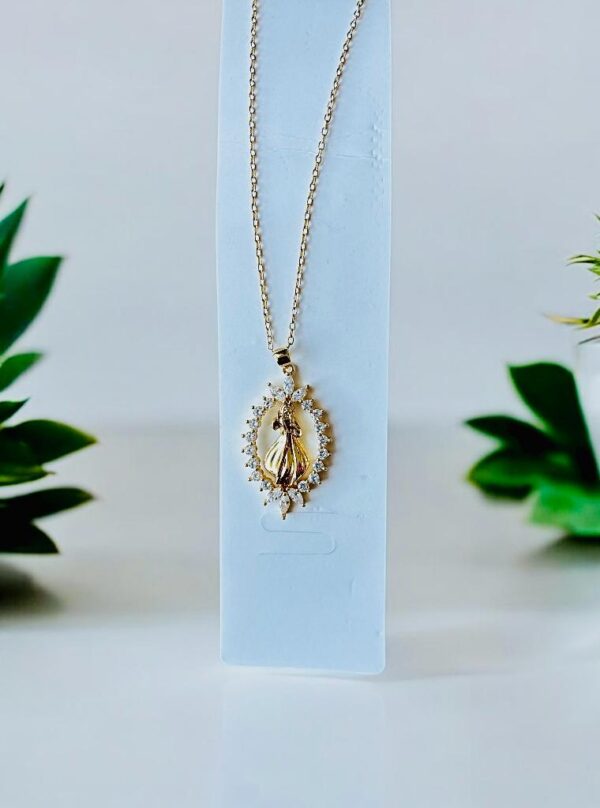 Vintage-Style Golden Pendant Necklace with Rhinestone Accents