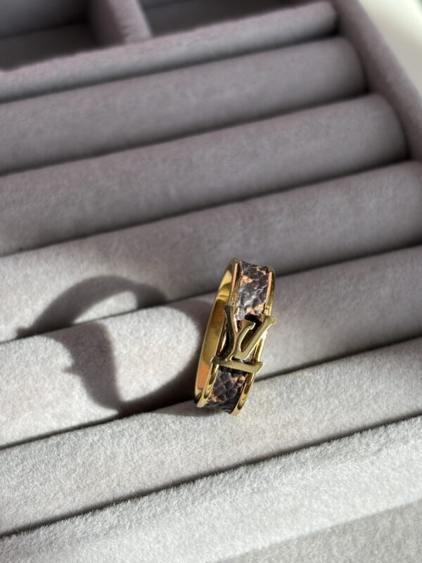 L.V. Ring
