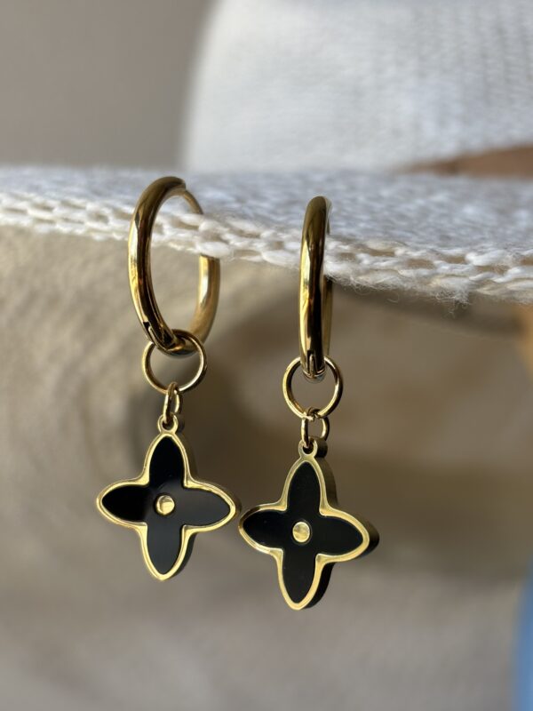 Black clove earing