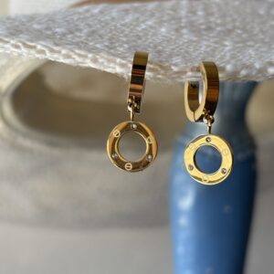 Hanging screw earing