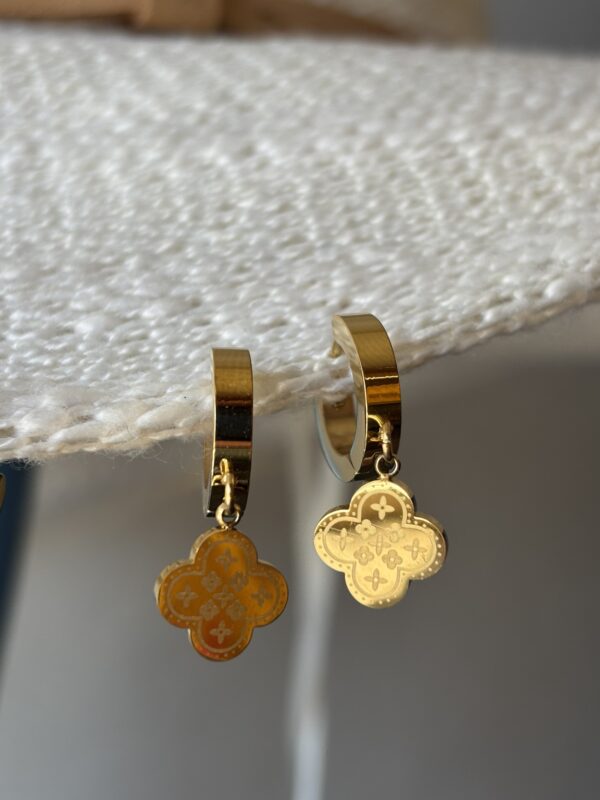 Clove Dots Earing